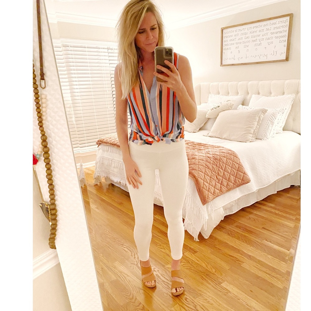 Springy 🌷Short sleeve button down, bright & airy - Picture 2 of 5